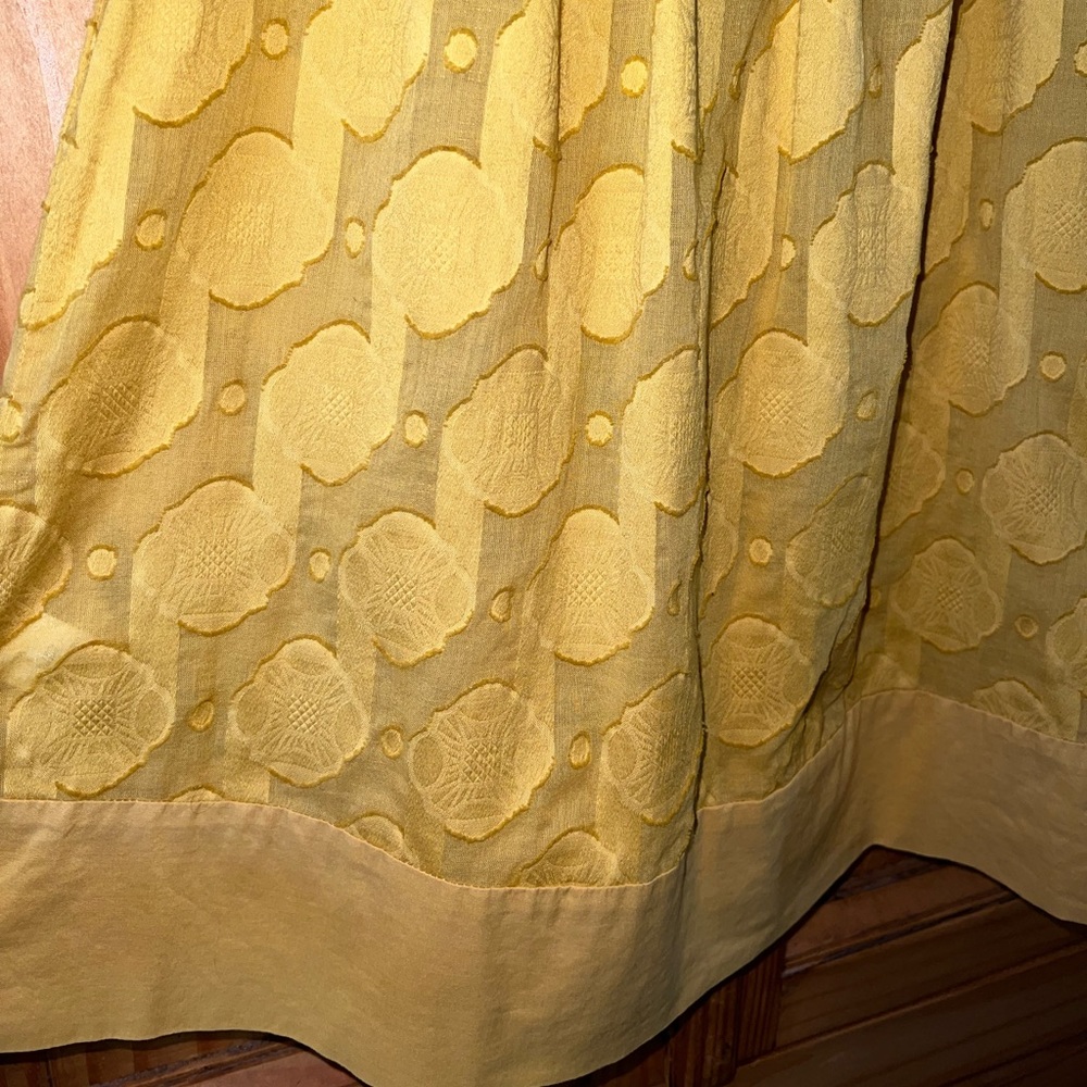 BCBG yellow polka dot sleeveless top. SZ. M - Picture 5 of 12